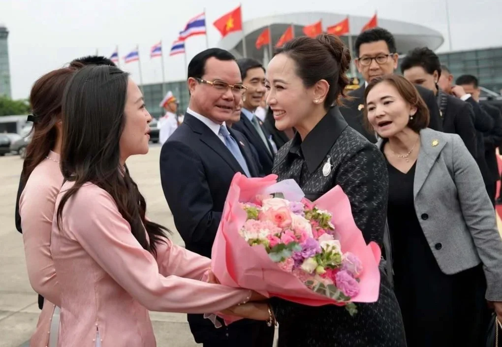 Chủ tiệm kể 10 tiếng may áo dài Việt Nam cho Phu nhân Thủ tướng Thái Lan - 1