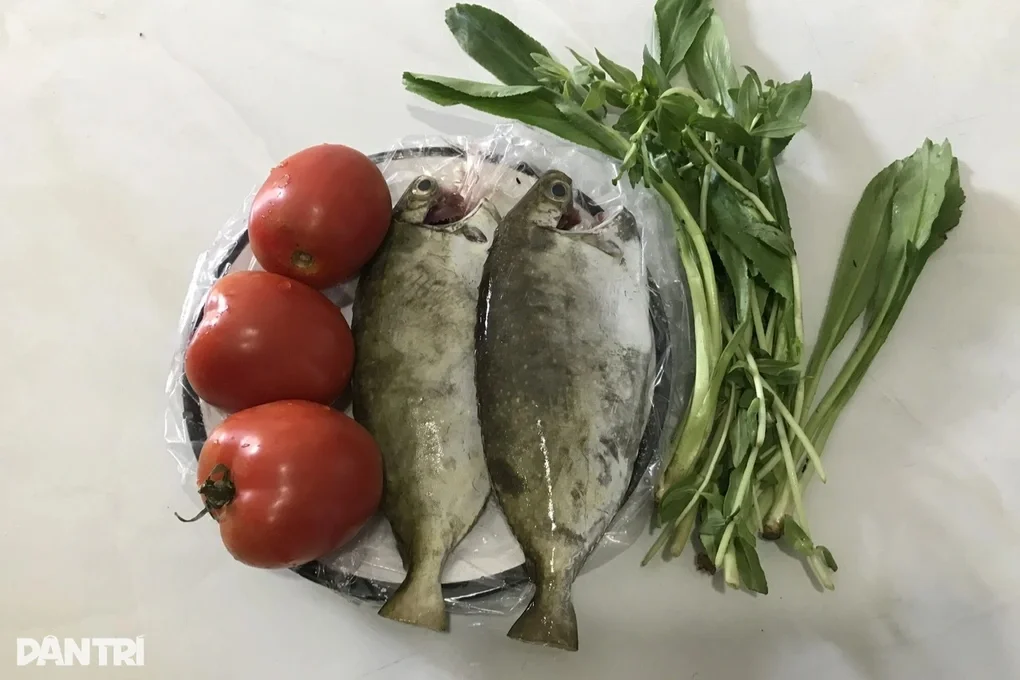 Nhiều mặt hàng đắt hơn, bà nội trợ tính toán chi tiêu khi đi chợ - 1