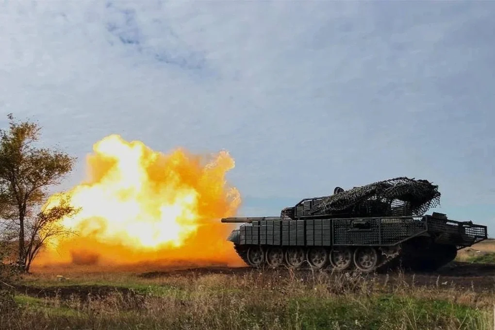 Ukraine tăng lương cho binh sĩ, hút thêm người nước ngoài vào quân đội - 1