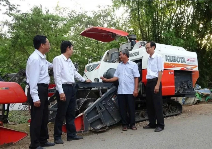 Nhiều người dân đã được Agribank hỗ trợ vốn mua máy móc, thiết bị nông nghiệp. Ảnh: Agribank