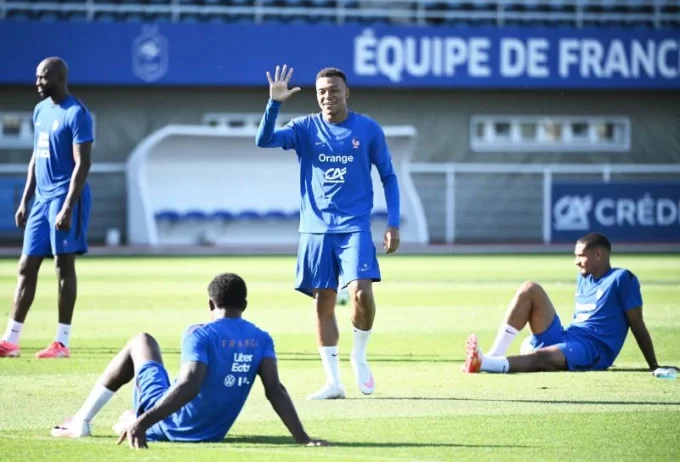 Kylian Mbappe và các đồng đội trong một buổi tập của tuyển Pháp ở trung tâm huấn luyện Clairefontaine, Paris, Pháp ngày 4/6/2026. Ảnh: L'Équipe