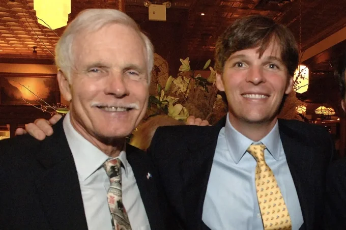 Ted Turner và con trai Beau Turner trong lễ khai trương nhà hàng Teds Montana Grill tại thành phố New York. Ảnh: Rick Diamond/WireImage