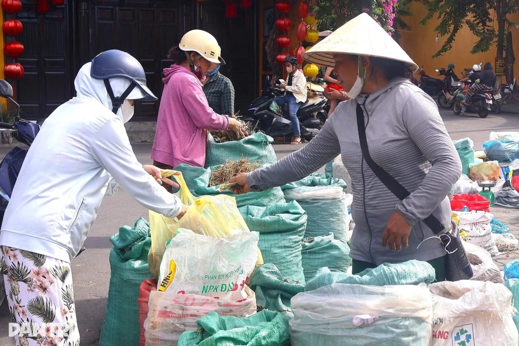 Độc đáo phiên chợ chỉ bán lá, họp một đợt trong năm - 1