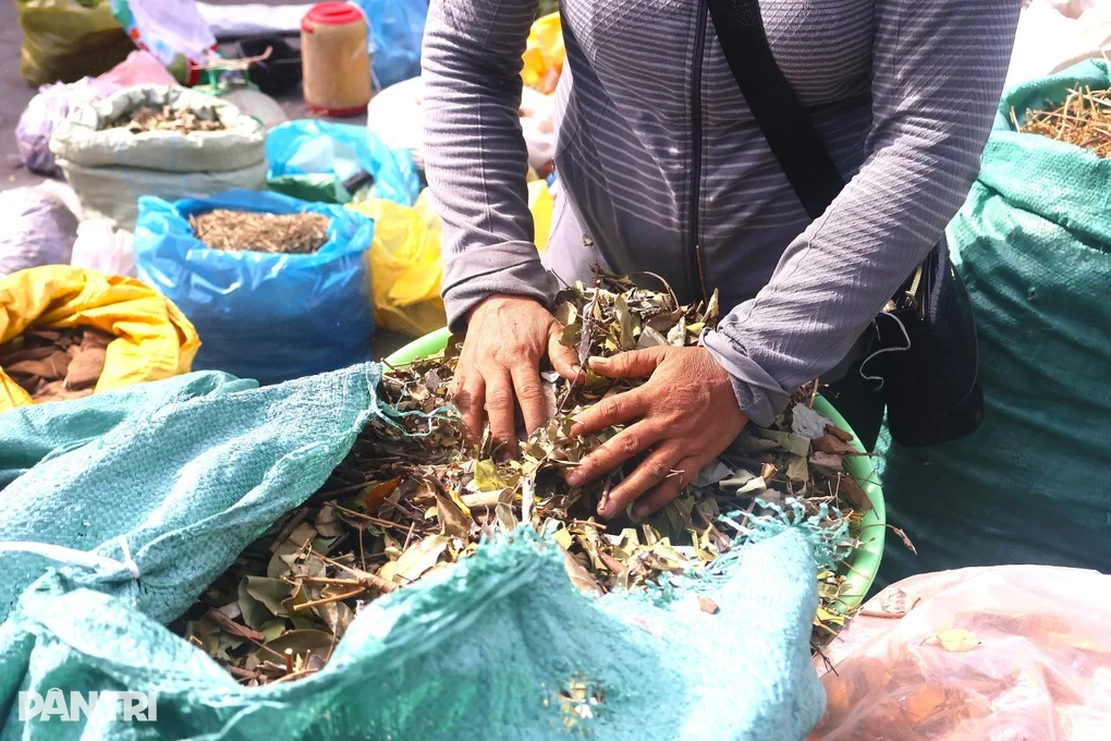 Độc đáo phiên chợ chỉ bán lá, họp một đợt trong năm - 2