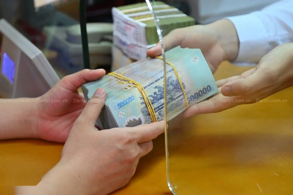 Doanh nghiệp rút mạnh tiền khỏi hệ thống ngân hàng? - 1