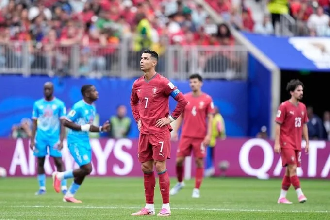 Ronaldo phản ứng sau pha bỏ lỡ trong trận ra quân World Cup 2026, Bồ Đào Nha 1-1 CHDC Congo, trên sân NRG, ở Houston, Mỹ tối 17/6. Ảnh: AP