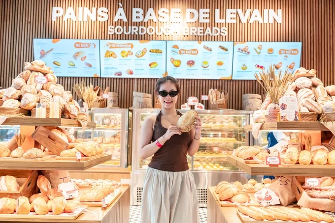 Tiệm bánh mỳ Pháp Maison Eric Kayser vừa được khai trương. Ảnh: Sun Group