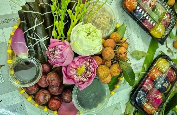 Người dân chi ít hơn cho mâm cúng Tết Đoan Ngọ
