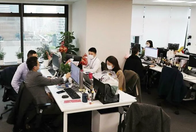 Văn phòng làm việc tại một công ty ở Thượng Hải, Trung Quốc, năm 2020. Ảnh: Xinhua