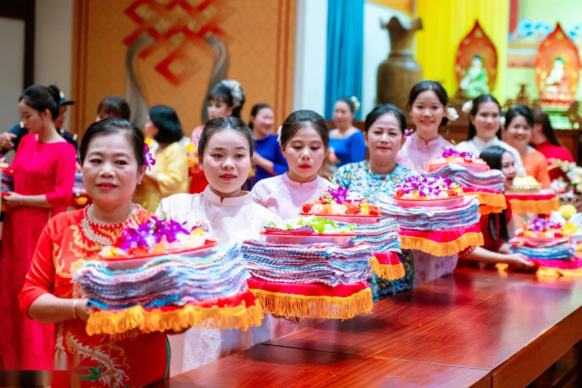 Người dân, du khách tấp nập về núi Bà Đen dâng lễ vía Linh Sơn Thánh Mẫu - 4