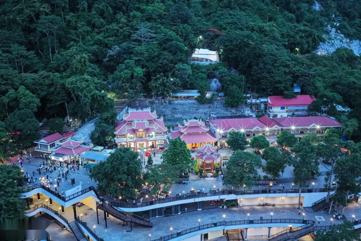 Người dân, du khách tấp nập về núi Bà Đen dâng lễ vía Linh Sơn Thánh Mẫu - 10