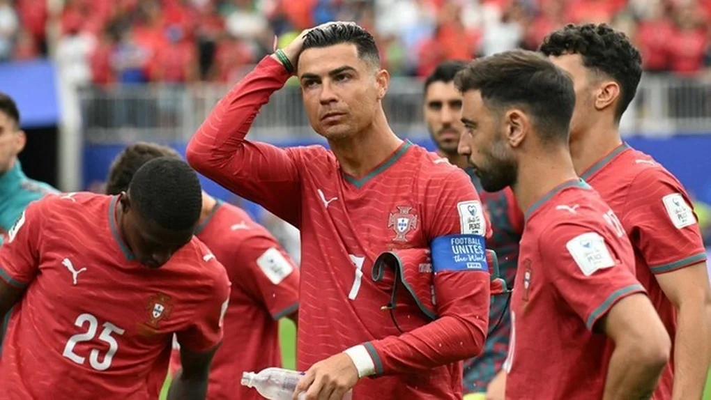 Giữa làn sóng chỉ trích, hậu vệ Bồ Đào Nha lên tiếng bảo vệ đàn anh Ronaldo - 1