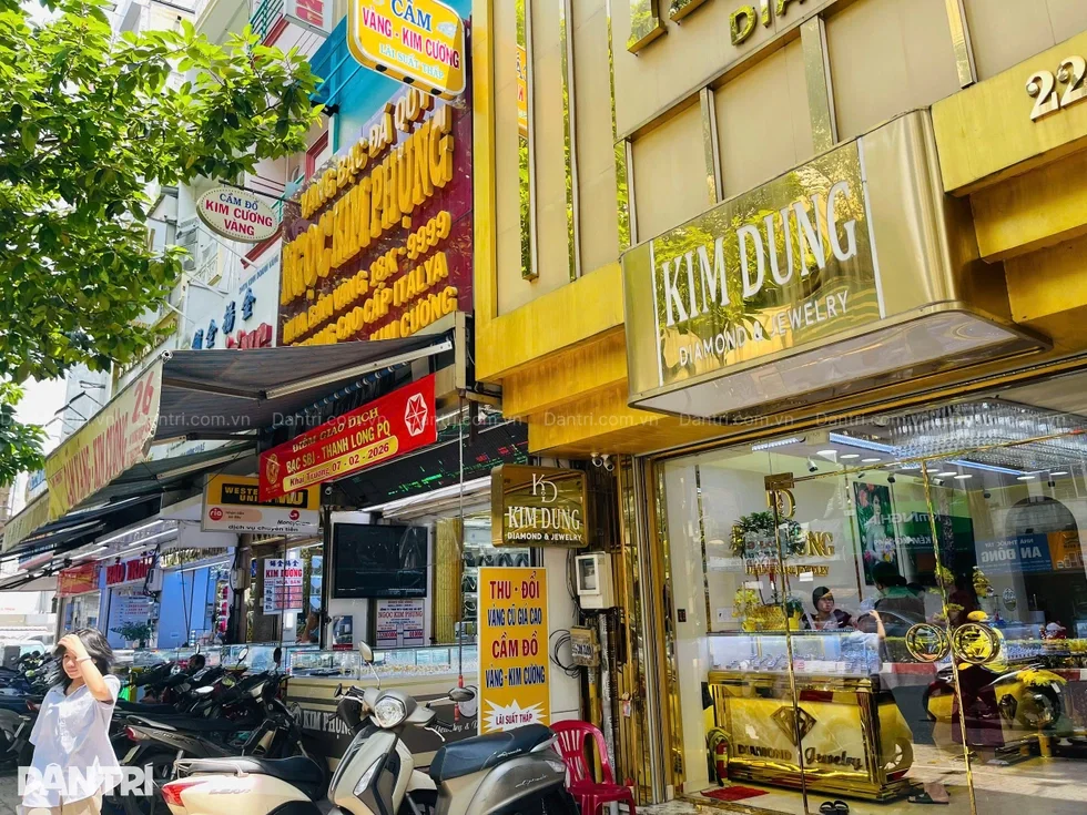 Các cửa hàng kim cương đình đám tại Việt Nam làm ăn ra sao? - 1