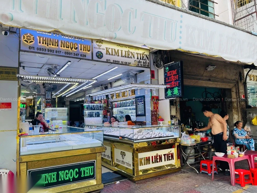 Các cửa hàng kim cương đình đám tại Việt Nam làm ăn ra sao? - 2