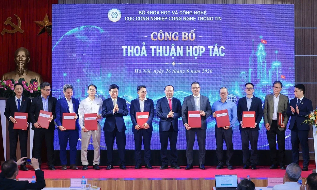 Trung tâm quốc gia hỗ trợ sản xuất thử chip bán dẫn ký kết biên bản ghi nhớ hợp tác với 19 đối tác là doanh nghiệp thiết kế, chế tạo chip trong và ngoài nước, các trường đại học Việt Nam. Ảnh: MOST