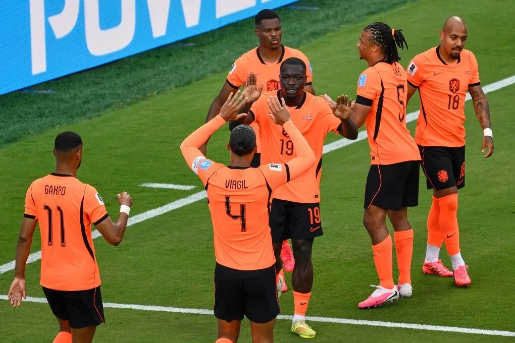 Brian Brobbey (19) ăn mừng bàn thứ hai cùng Virgil van Dijk (4) và các đồng đội trong trận Hà Lan gặp Tunisia ở bảng F World Cup 2026 tại Kansas City, bang Missouri ngày 25/6. Ảnh: AP