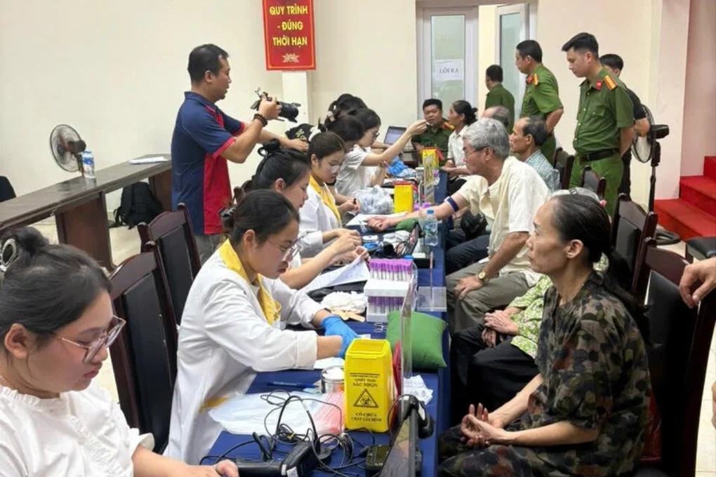 Hà Nội lấy mẫu hài cốt hơn 8.000 mộ liệt sỹ khuyết danh để giám định gen - 1