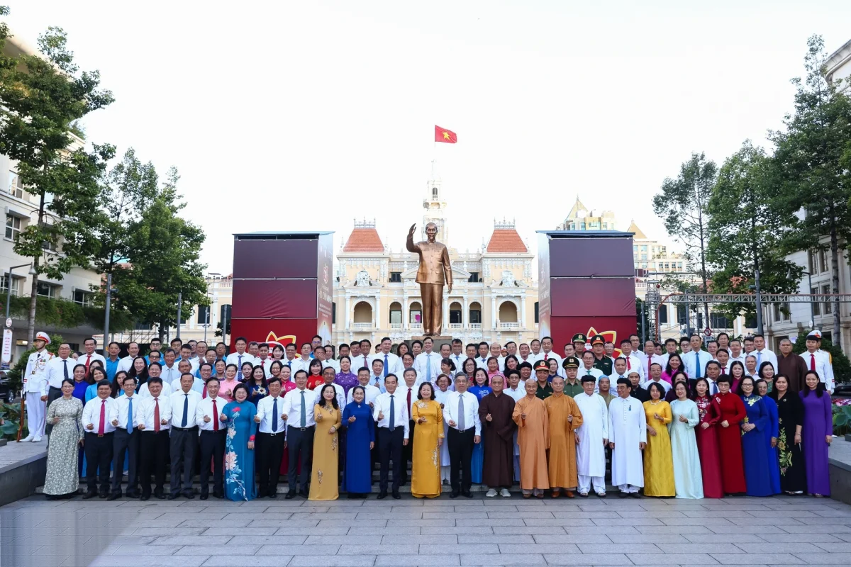 Khởi công đồng loạt 8 dự án trọng điểm chào mừng 50 năm TPHCM mang tên Bác - 9