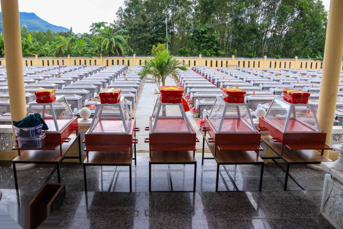 Băng rừng, phá đá đưa 5 hài cốt liệt sỹ trở về từ hang sâu trên núi - 11