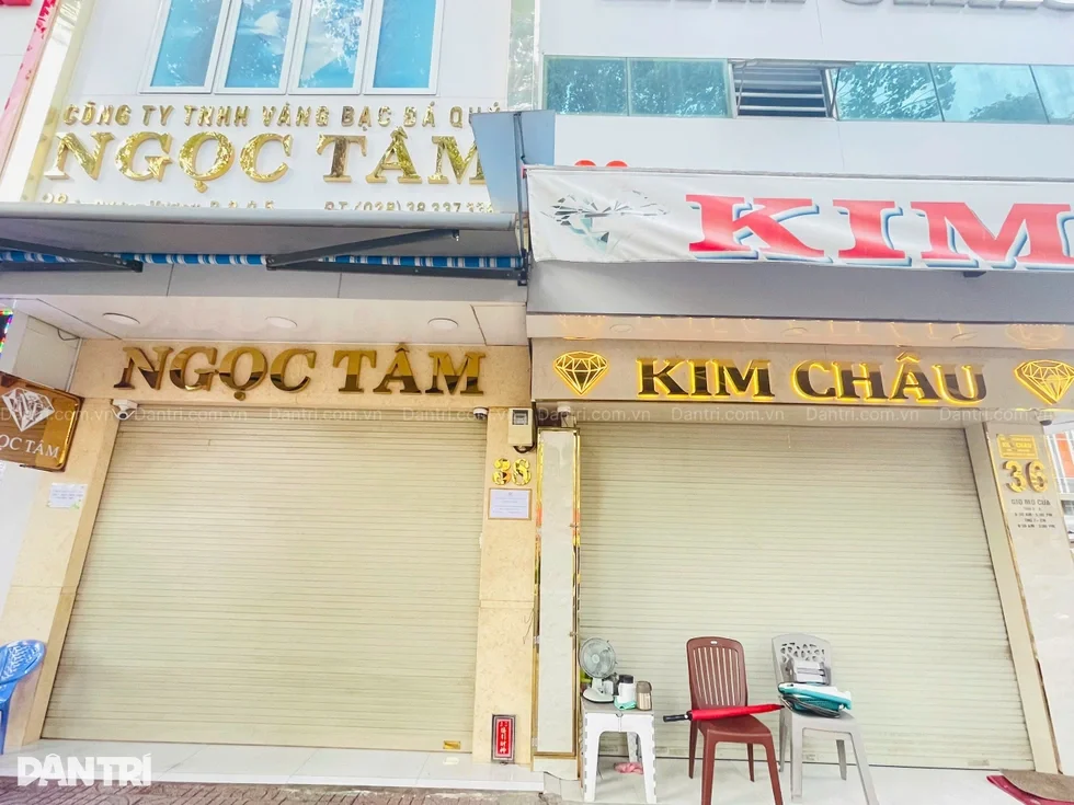 Kim Lý, Ngọc Tâm đồng loạt đóng cửa, khách mang kim cương đi bán bất thành - 2