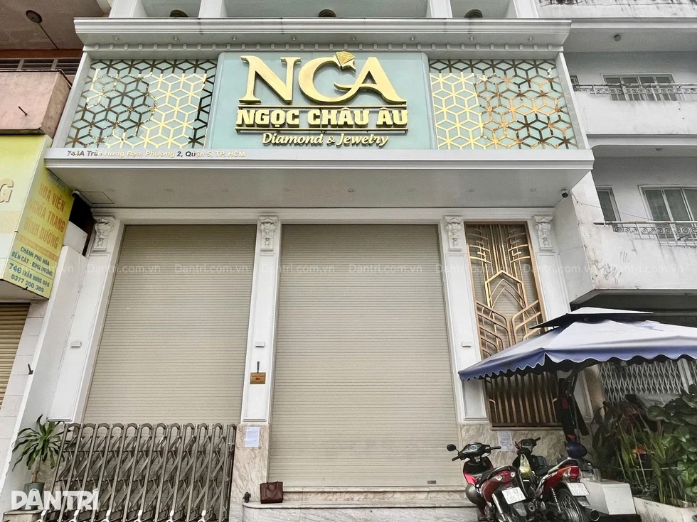 Kim Lý, Ngọc Tâm đồng loạt đóng cửa, khách mang kim cương đi bán bất thành - 3