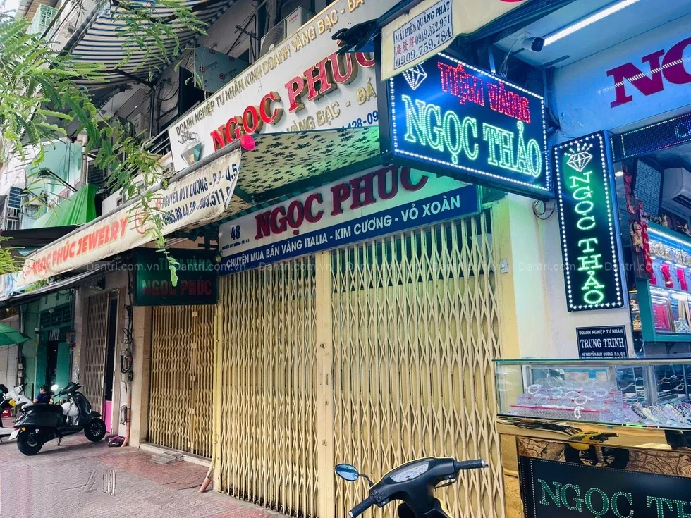 Kim Lý, Ngọc Tâm đồng loạt đóng cửa, khách mang kim cương đi bán bất thành - 5
