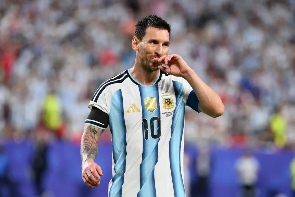 Cựu tuyển thủ Anh: Ngăn chặn Messi ghi bàn là điều quá khó khăn - 1