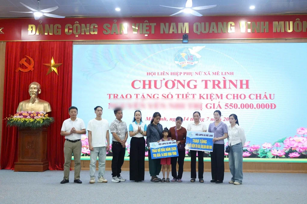 Chuyện đau lòng phía sau video bé gái Hà Nội tiễn biệt mẹ ở nhà tang lễ - 1