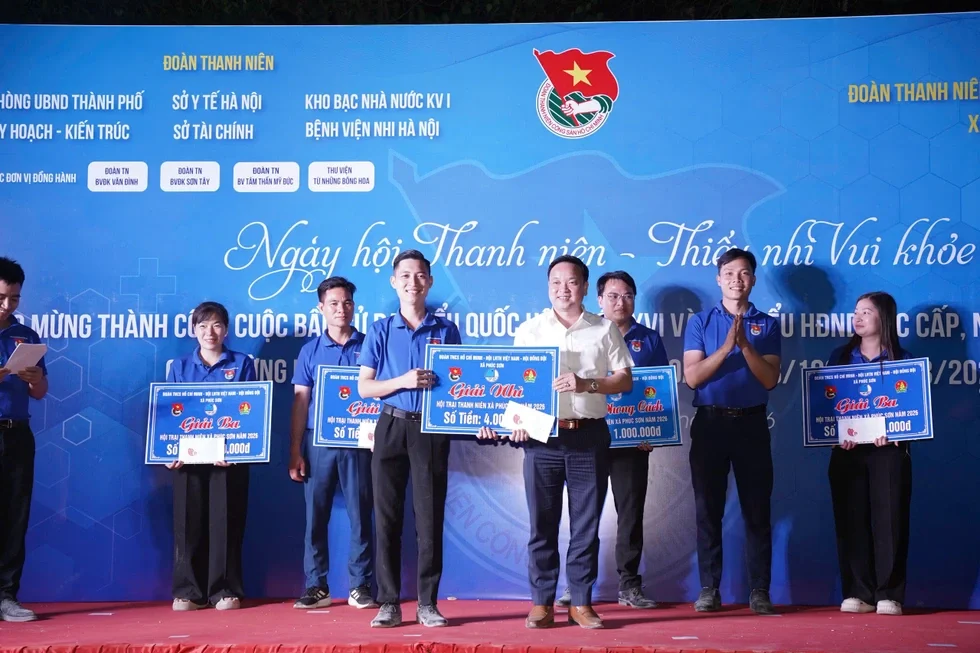 Những trưởng thôn trẻ nhất thế giới: Tuổi 20 chọn nghề đặc biệt - 7