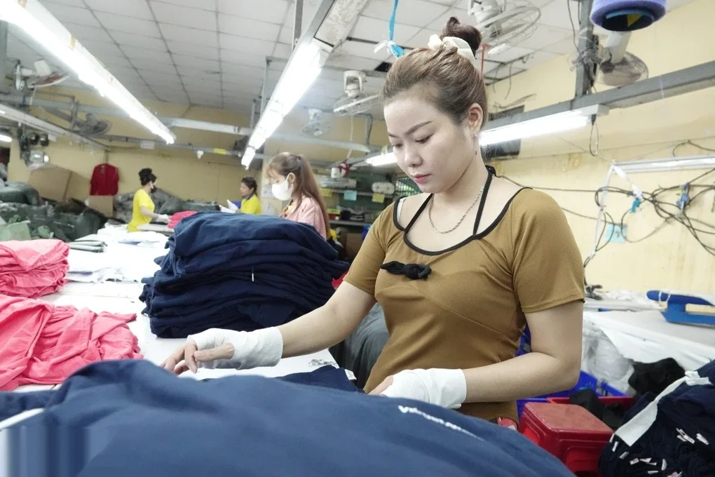 Miễn thuế thu nhập cá nhân với tiền làm đêm, làm thêm giờ - 1