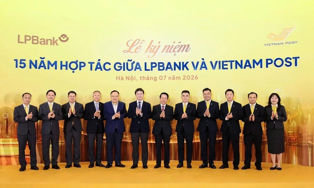 Đại diện hai bên tại lễ kỷ niệm. Ảnh: LPBank