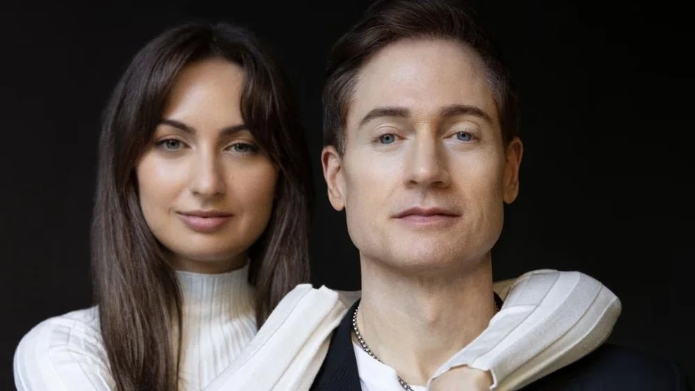 Triệu phú trường thọ Bryan Johnson bên bạn gái Kate Tolo. Ảnh: The Australian