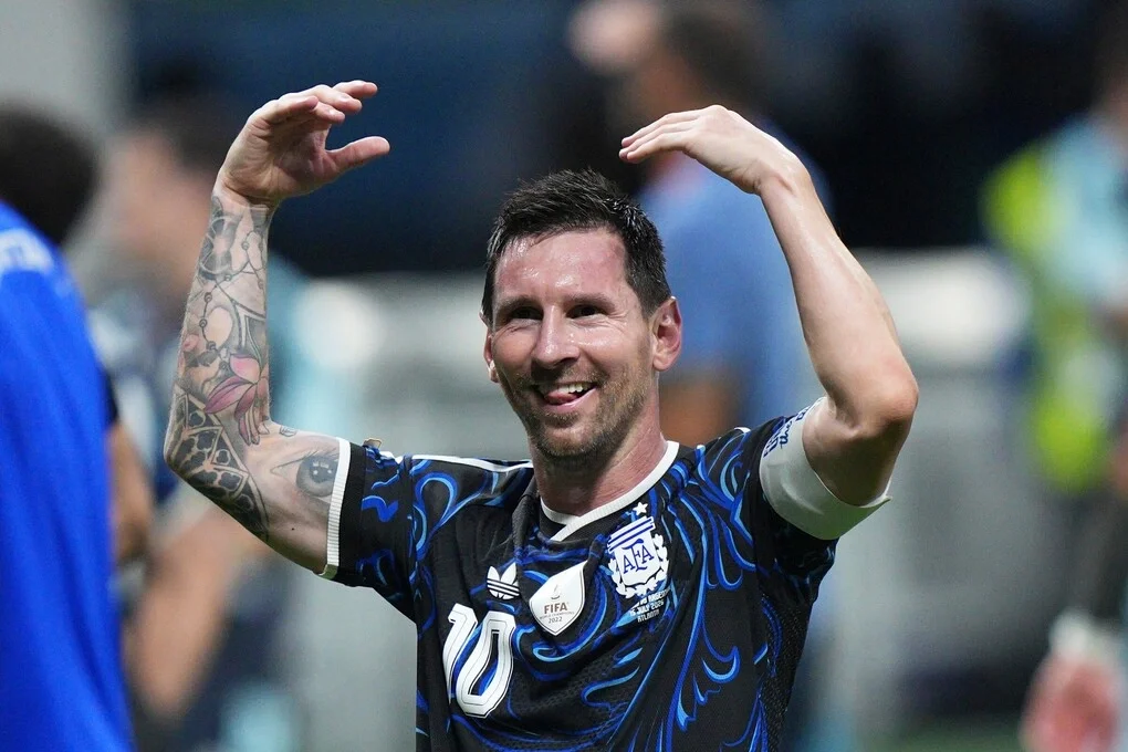 Lionel Messi của Argentina phản ứng sau chiến thắng trước Anh ở bán kết World Cup trên sân Atlanta, Mỹ ngày 15/7/2026. Ảnh: AP