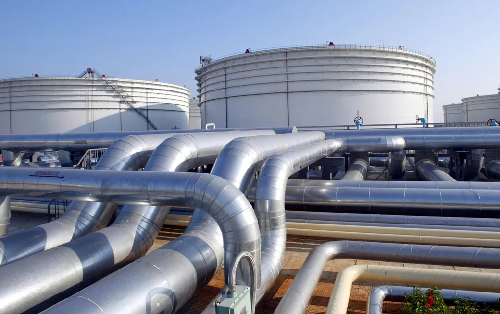Kho chứa dầu của Tổng Công tyDầu khí Ngoài khơi Quốc gia Trung Quốc (CNOOC) tại Trạm Giang. Ảnh: Reuters
