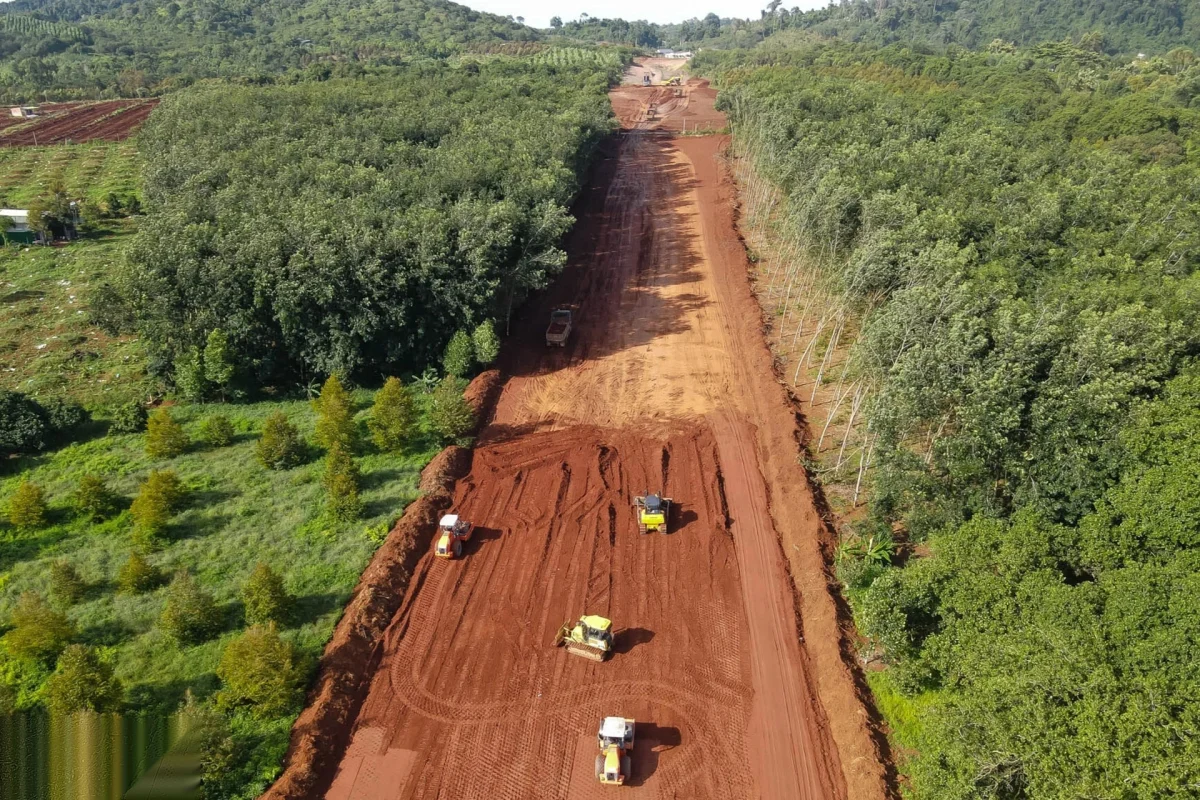 Cao tốc Dầu Giây - Tân Phú thay da đổi thịt sau hơn 10 tháng khởi công - 1