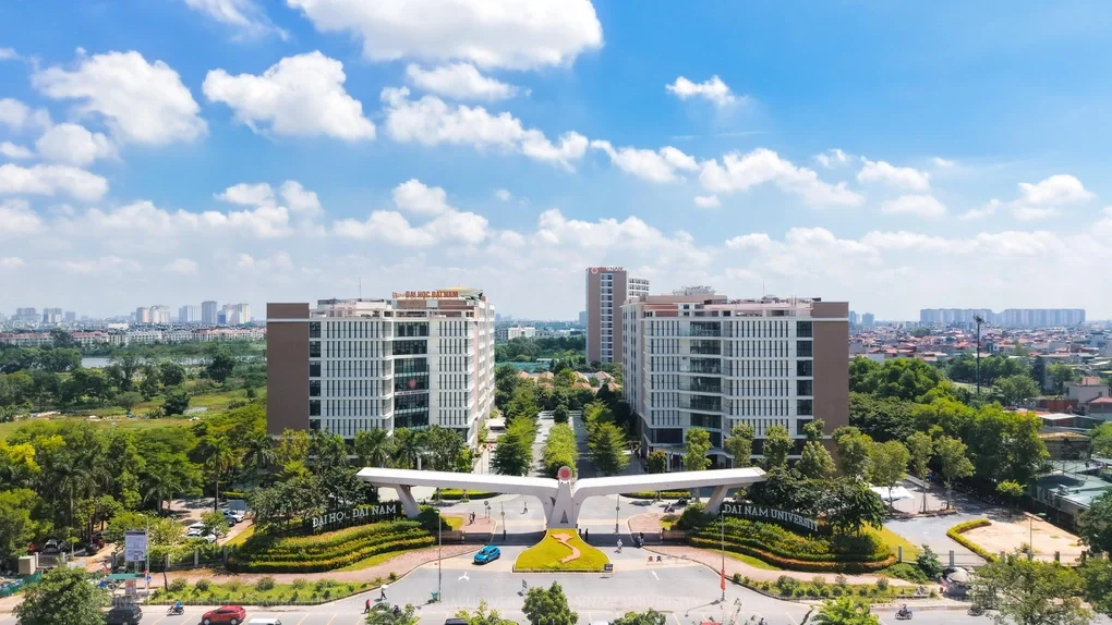 Trường Đại học Đại Nam tặng học bổng cho con em ngành quân đội, công an - 1