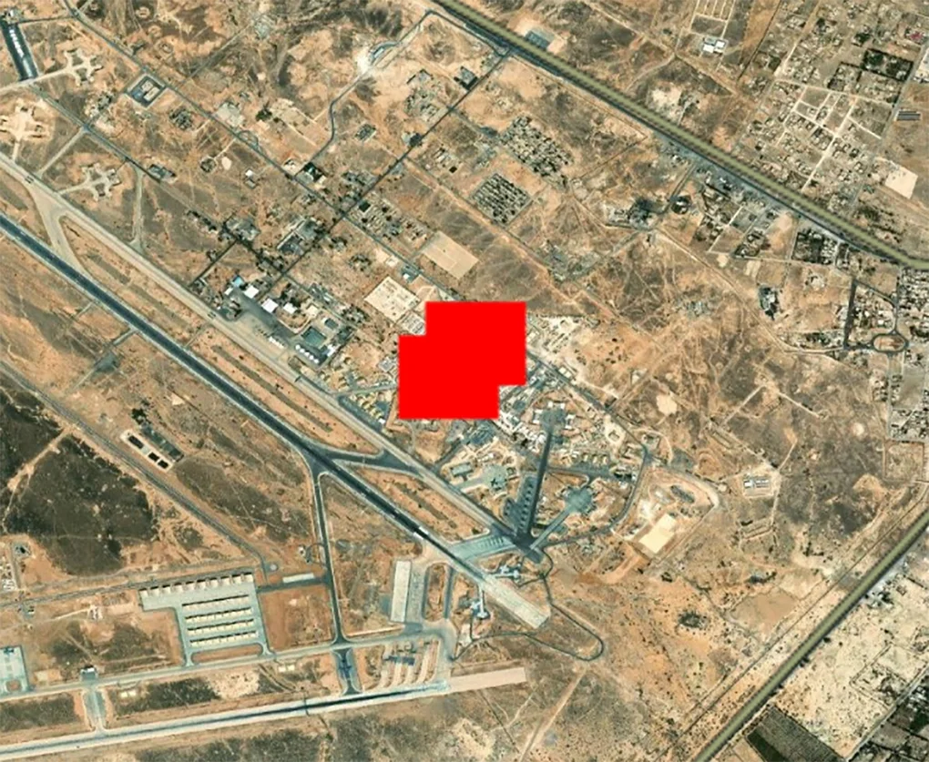 Khu vực xảy ra hỏa hoạn (màu đỏ) tại doanh trại Mỹ trong căn cứ Muwaffaq Salti, Jordan sau vụ tập kích ngày 18/7. Đồ họa: NASA