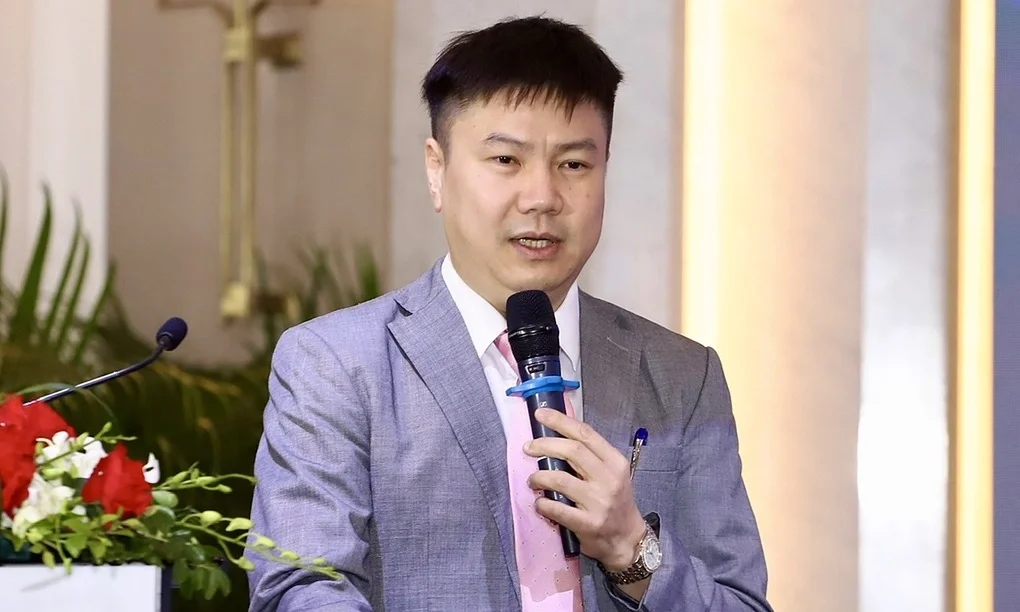 TS Trung chia sẻ tại hội thảo. Ảnh: Trần Minh