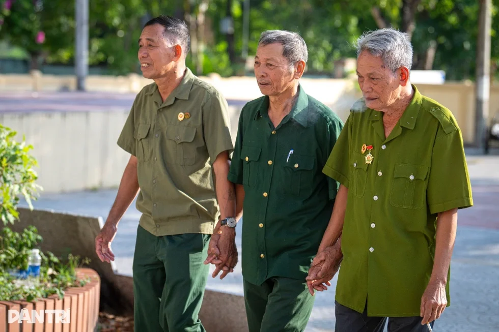 Những người hùng lao vào mưa bom sau lễ truy điệu sống viết nên hòa bình - 9