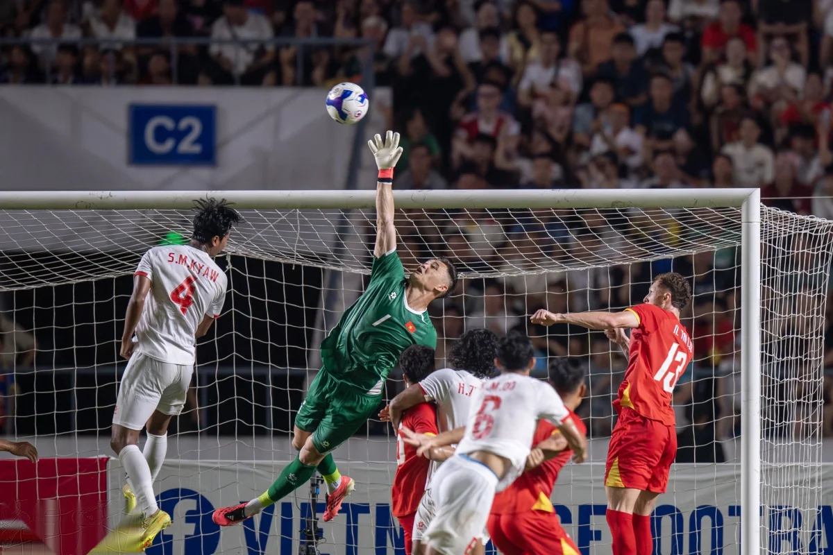 Xuân Son khai hỏa, tuyển Việt Nam giành chiến thắng 4-0 trước Myanmar - 10