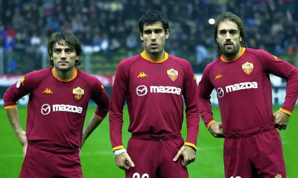 Guardiola (giữa) cùng Gabriel Batistuta (phải) và Vincenzo Montella tại AS Roma. Ảnh: X/The Pep