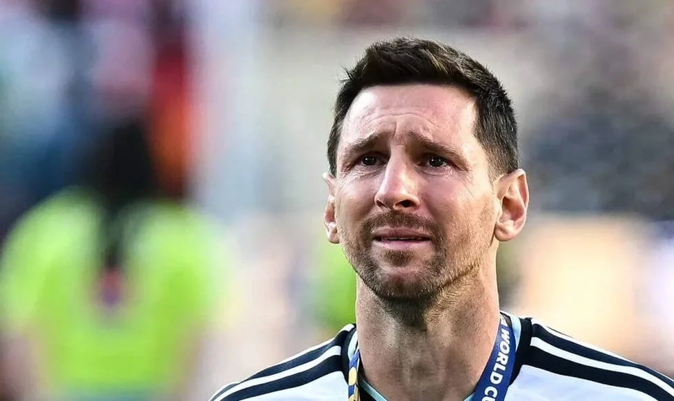 Messi chia tay World Cup trong nước mắt, cơn thịnh nộ xấu hổ từ Argentina - 4