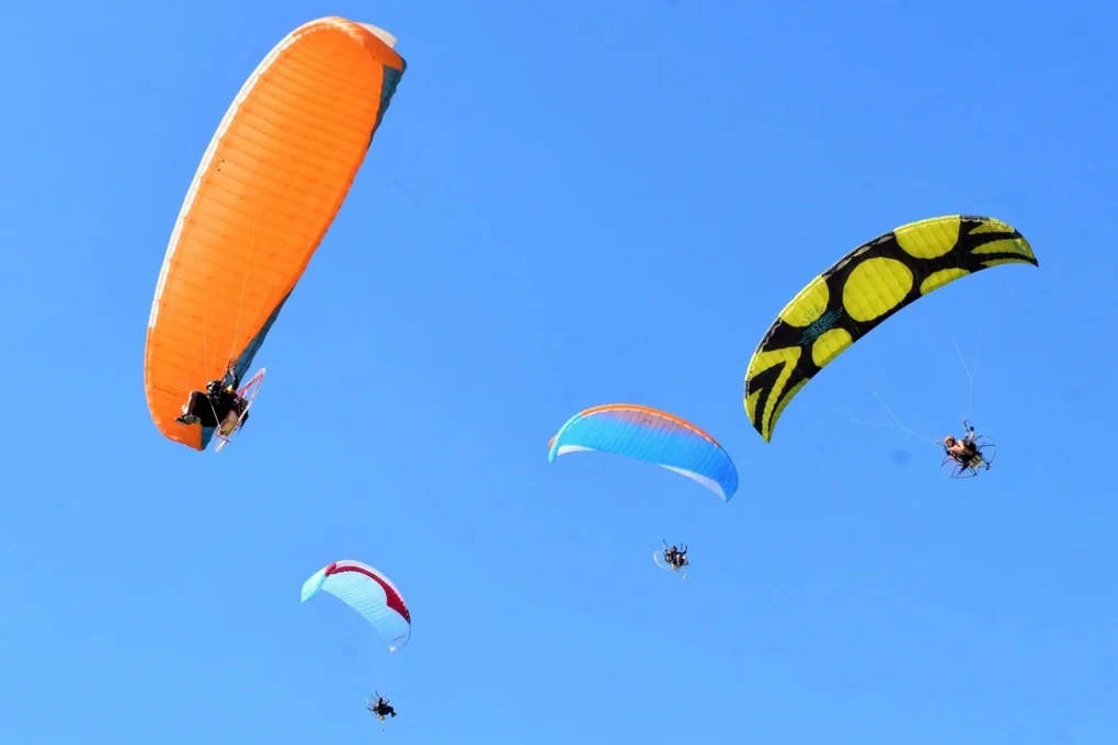 Đà Nẵng: Dịch vụ dù lượn chưa được hoạt động lại sau vụ du khách rơi tử nạn - 1
