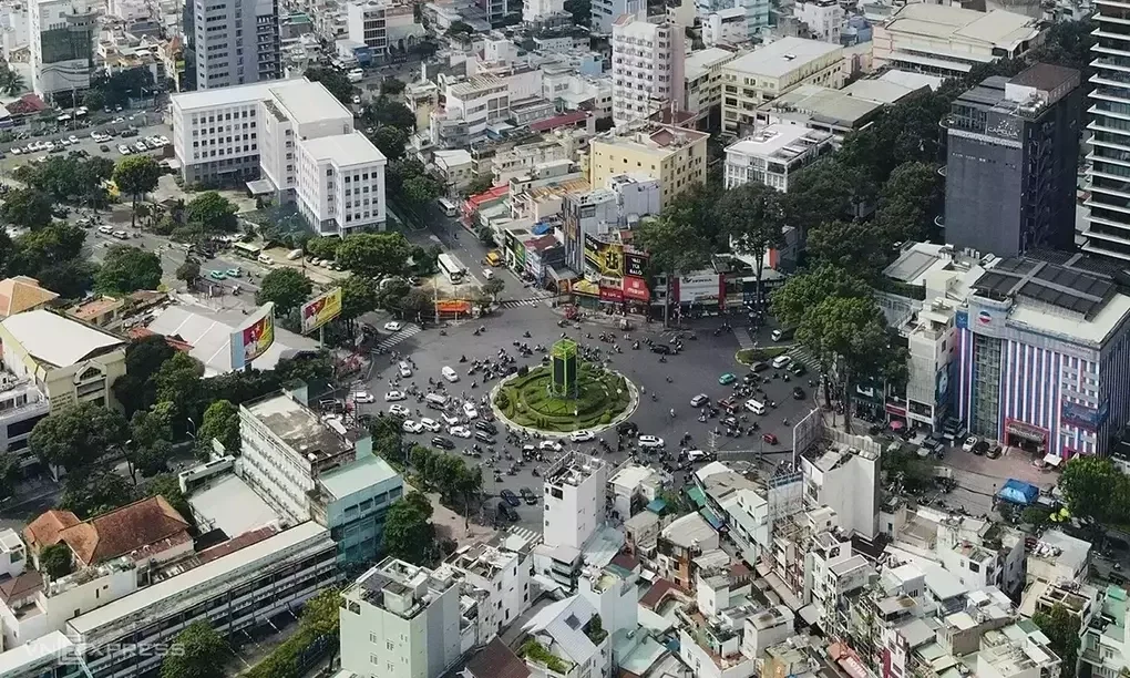 Vòng xoay công trường Dân Chủ trước thời điểm thi công ga metro Bến Thành - Tham Lương. Ảnh: Quỳnh Trần