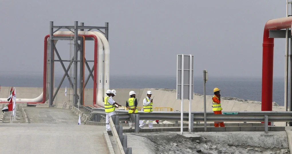 Đường ống vận chuyển dầu ở Fujairah, UAE. Ảnh:AFP
