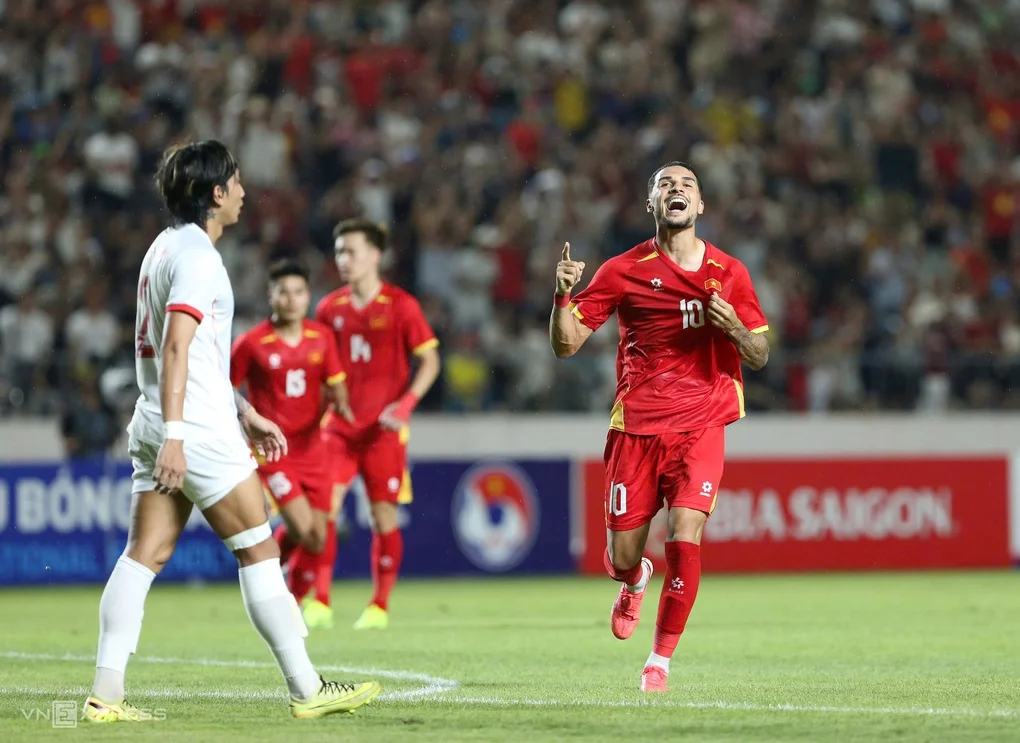 Đỗ Hoàng Hên mừng bàn thắng đầu tiên cho đội tuyển Việt Nam trong trận giao hữu thắng Myanmar 4-0 trên sân Thái Nguyên ngày 18/7/2026. Ảnh: Hiếu Lương
