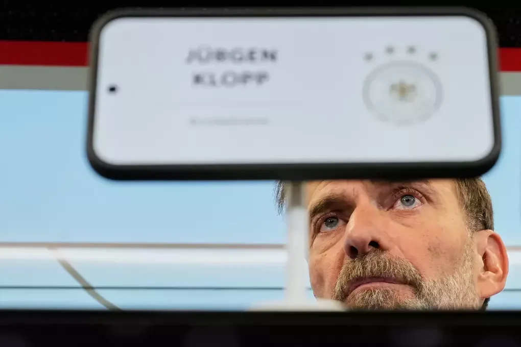 Jurgen Klopp trong buổi họp báo ra mắt trên cương vị HLV trưởng tuyển Đức tại trụ sở Liên đoàn Bóng đá Đức (DFB) ở Frankfurt ngày 24/7. Ảnh: AP