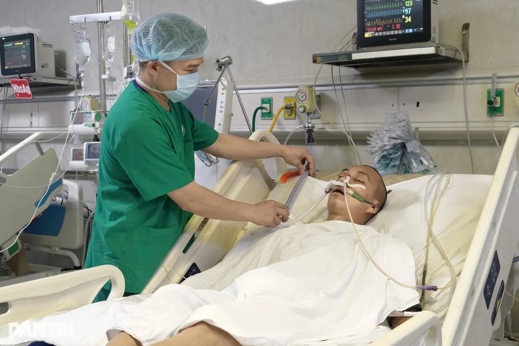 Người cha 2 con hạnh phúc trở về mái ấm sau tai nạn nghiêm trọng - 1