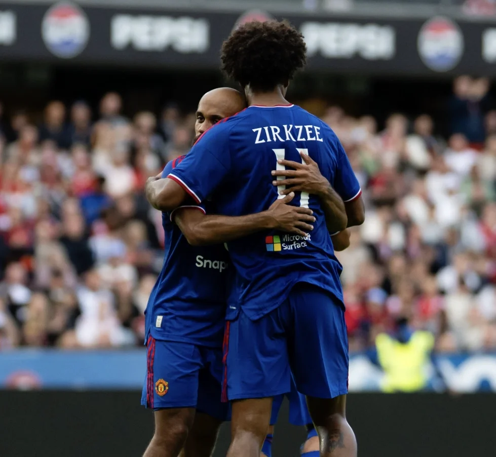 Joshua Zirkzee mừng bàn cùng Bryan Mbeumo trong trận giao hữu Man Utd thắng Rosenborg 5-0 tại Trondheim, Na Uy ngày 24/7/2026. Ảnh: Man Utd
