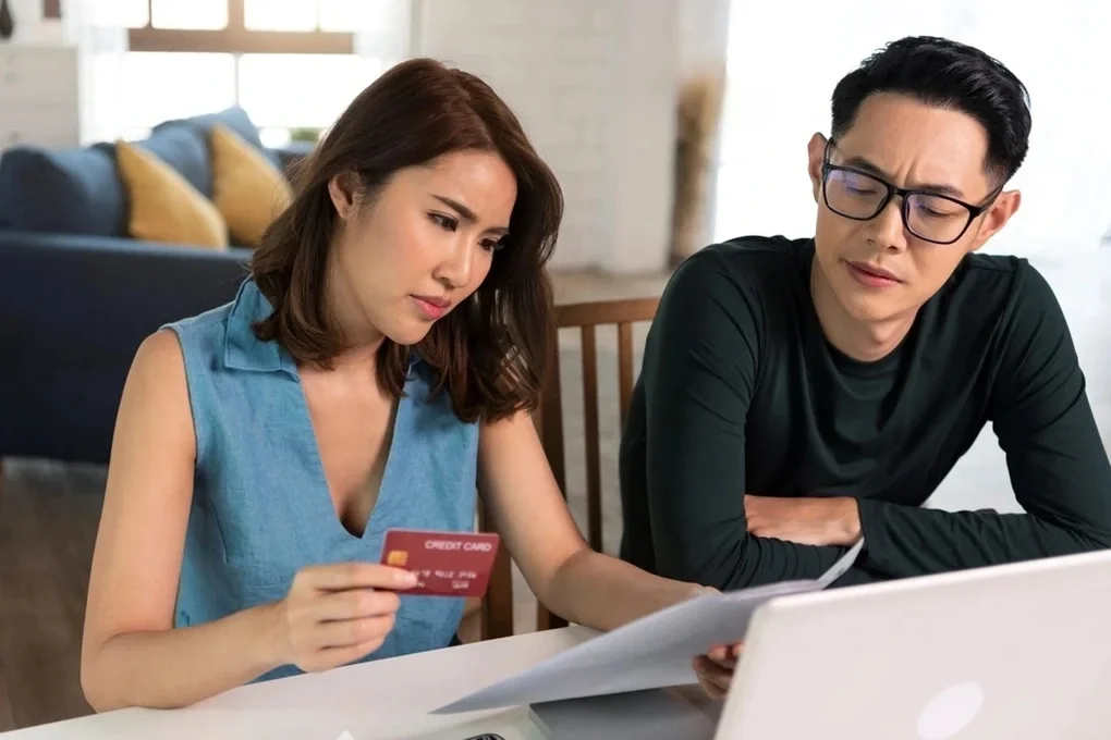 Tôi né tụ tập, đêm nào cũng trằn trọc vì kiếm ít tiền hơn vợ - 1
